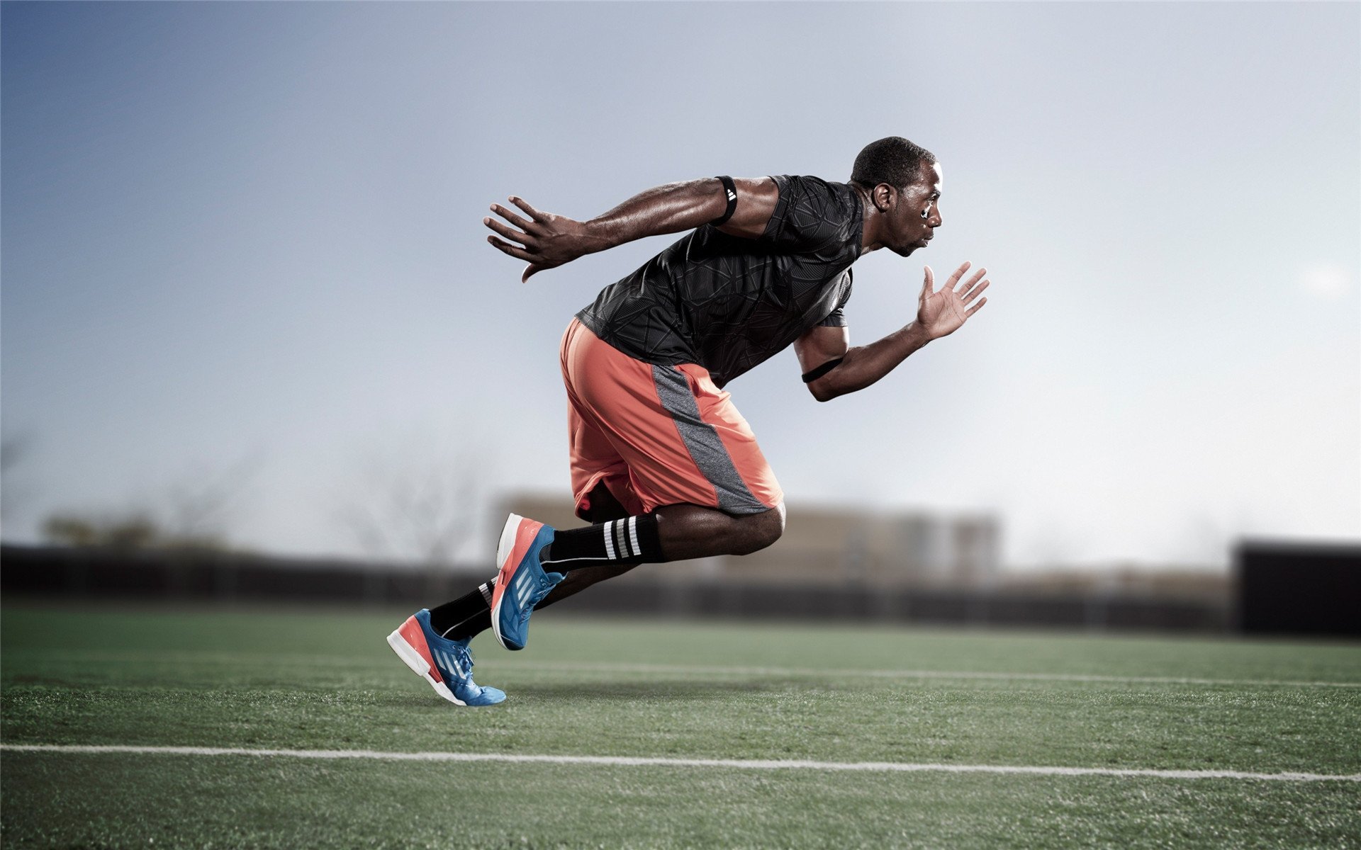 维尼修斯如彩虹绚烂，伊朗足球是大地色—现代足球的两极寓言